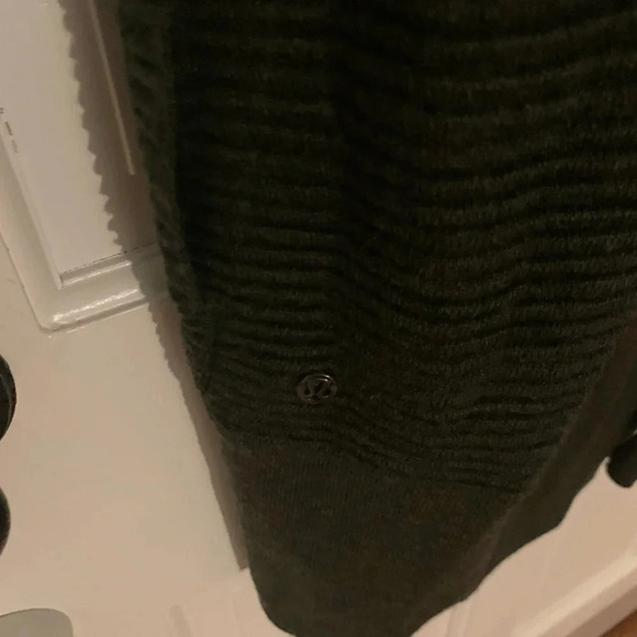 Lululemon Merino Wool Cardigan Sweater in Dark Green Size 4 NWOT - Picture 7 of 7